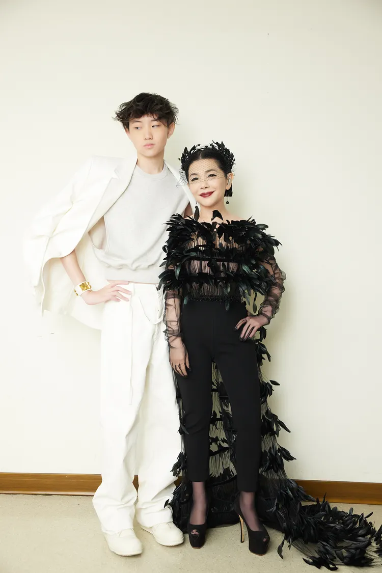 張清芳與兒子演出前合照。上引娛樂提供