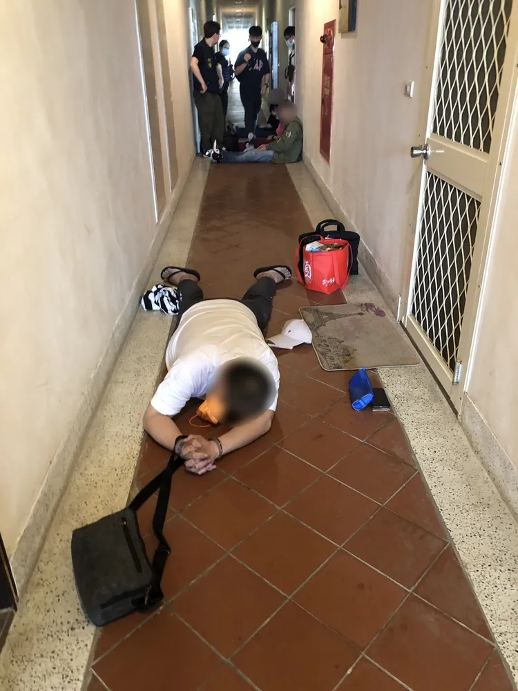 警方一一逮捕逃竄的嫌犯。翻攝畫面