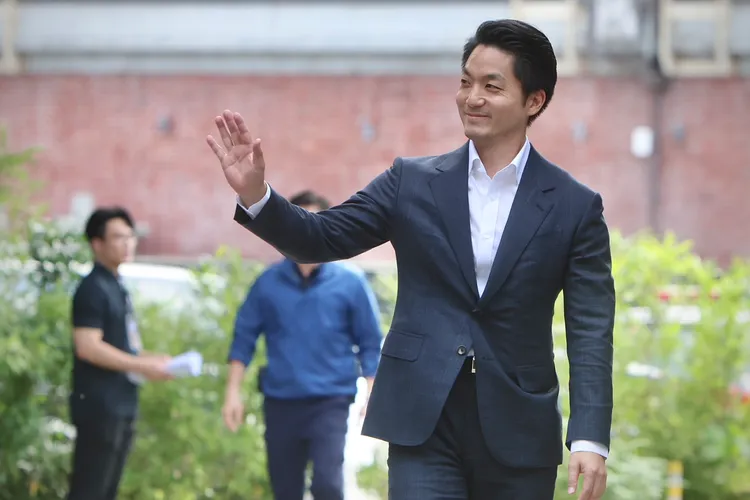 蔣萬安表示，對於議會做的決議，如果要專案報告都會遵行。林林攝