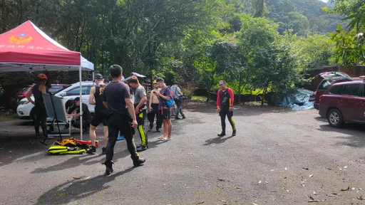 乌来福山3友泛舟1人溺水遭冲走 警消抢黄金72小时搜救中