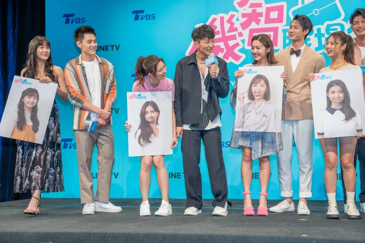 賴雅琪（左起）、陳彥廷、鄭芯恩、鍾岳軒、馮容潔、黃柏峰、吳玳慈、王新凱。