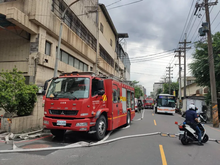 火勢約在2時左右獲得控制。翻攝畫面