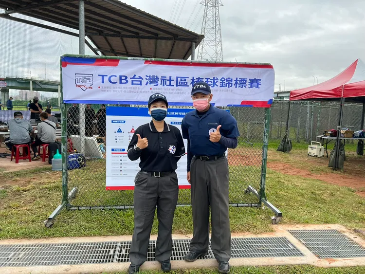 劉柏君是台灣第一位棒球女主審。翻攝自劉柏君