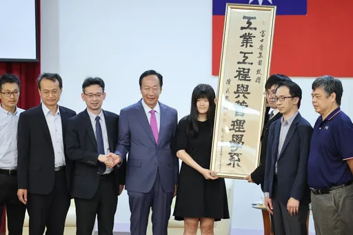 郭台銘金大暢談AI揭「捐百萬美金特殊情」 學生力拱選總統