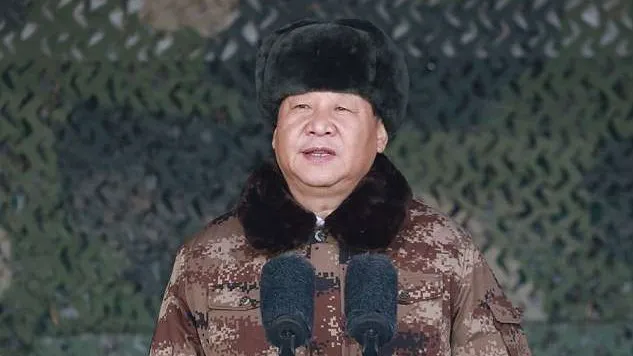 身兼中共中央軍委主席的習近平視察解放軍部隊。資料照片