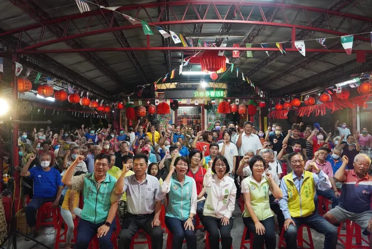 吳音寧首場政見發表會湧入400位民眾參與。吳音寧辦公室提供