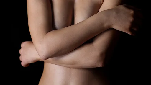 老婆在家「總是全裸」搞到座椅濕濕der　情趣？人夫心聲：看了好討厭