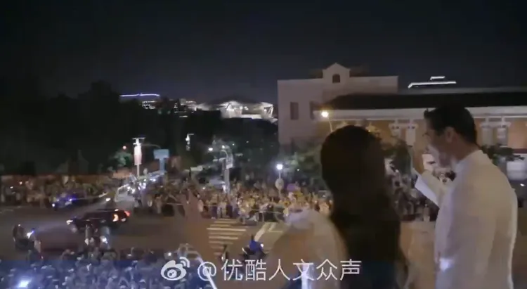 林志玲（左）、AKIRA在台南舉辦婚宴。翻攝優酷人文眾聲微博