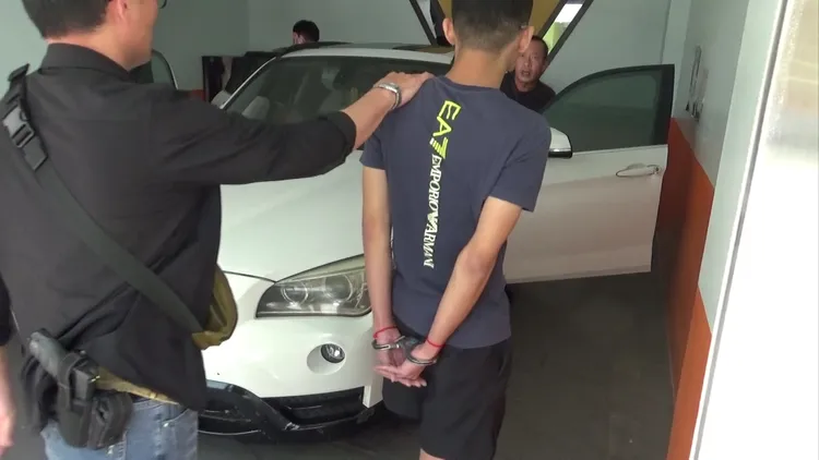 警方逮捕車手到案，溯源瓦解集團成員。讀者提供