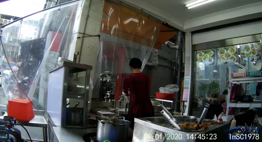 外送員踢爆牛肉麵名店「抹布水煮麵」 業者報警喊冤:來看監視器