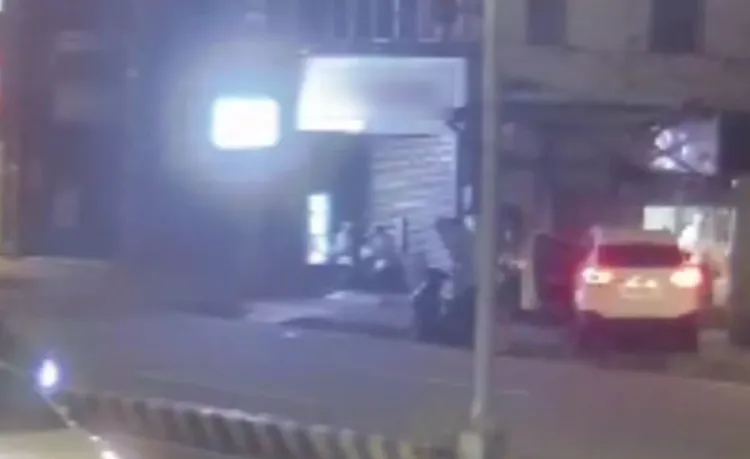 陳男開車衝撞後下車持球棒毆打店主。翻攝畫面