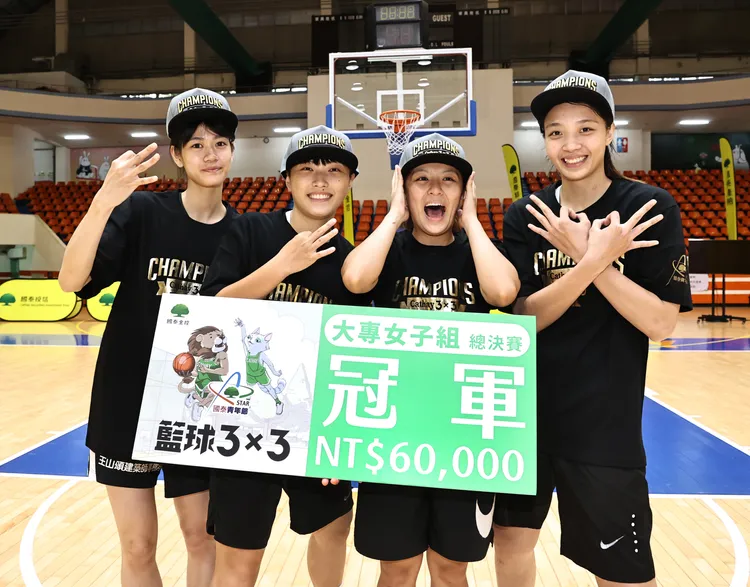 大專女子組由來自北市大籃球隊的成員勇奪冠軍。(圖/國泰金控提供)