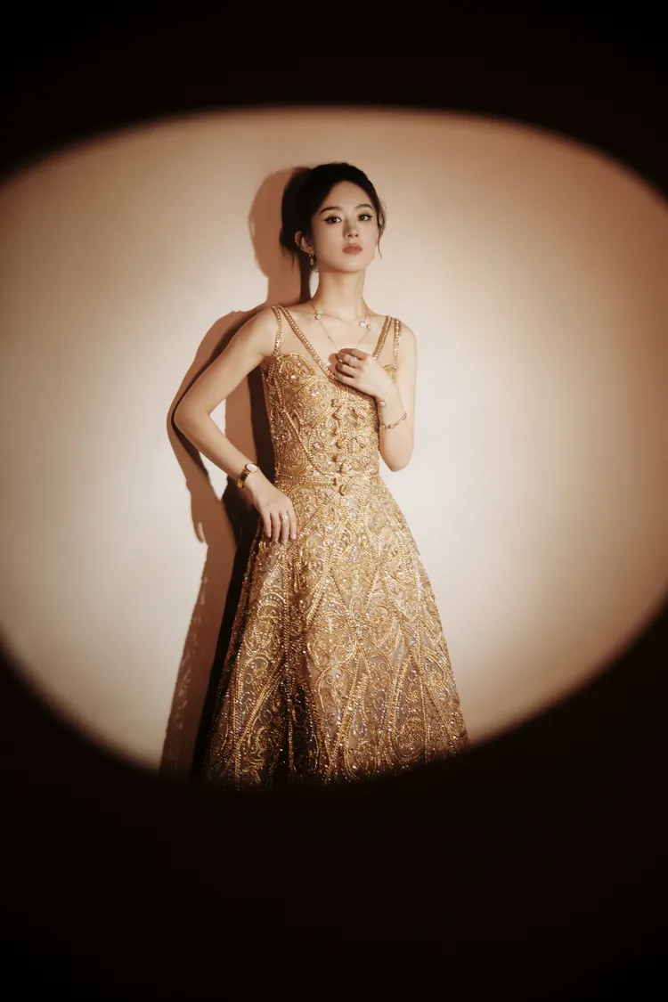 趙麗穎日前在上海電視節白玉蘭獎頒獎典禮上，即選戴了多套De Beers珠寶。翻攝趙麗穎工作室微博