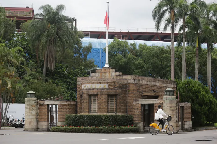 台大校方回應，李明濱目前是兼任教授，學校會依性平程序通報。資料照片