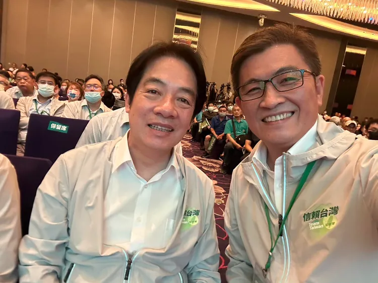 鄭宏輝是政院顧問，因此案遭解職。翻攝鄭宏輝臉書