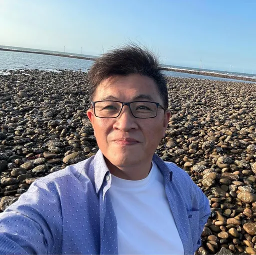 神腦董座鄭宏輝爆「掏下體示意口交」 交長下令停職!政院顧問也解聘