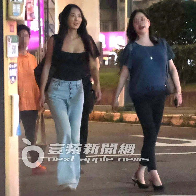 169公分的吳速玲（左）走路有風。特勤中心攝