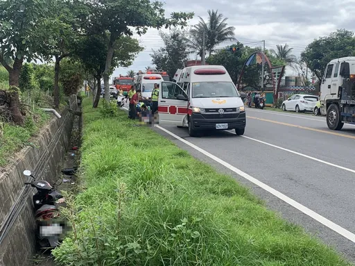 2女碩士生機車雙載墜溝!1死1命危 警看車頭這一點覺得怪