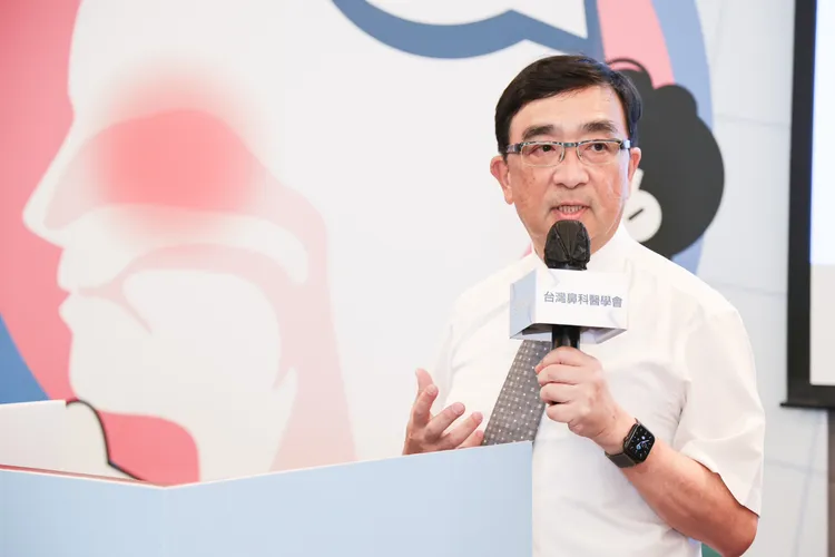 台灣鼻科醫學會理事長葉德輝。醫學會提供
