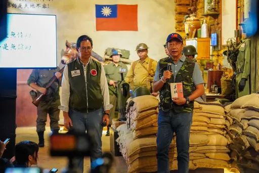 郭台銘今訪「異域故事館」 感嘆戰爭沒有贏家