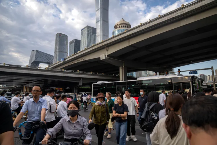 中國北京上下班尖峰時間的人群。美聯社