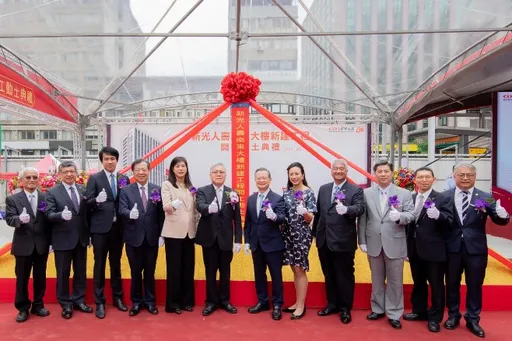 新光金改選前夕　吳東進獨子吳昕東喊話「長期持股新光金」