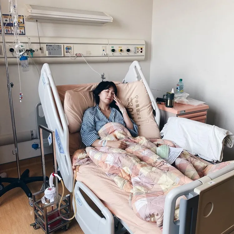 雅薇緊急就醫接受開刀治療。翻攝自IG vivi_ocean