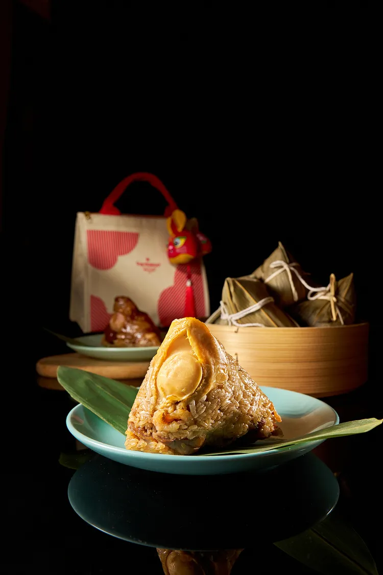 福兔極品名粽禮盒，黃金鮑魚粽、御品八鮮粽、XO醬海味粽各2入，2288元。業者提供