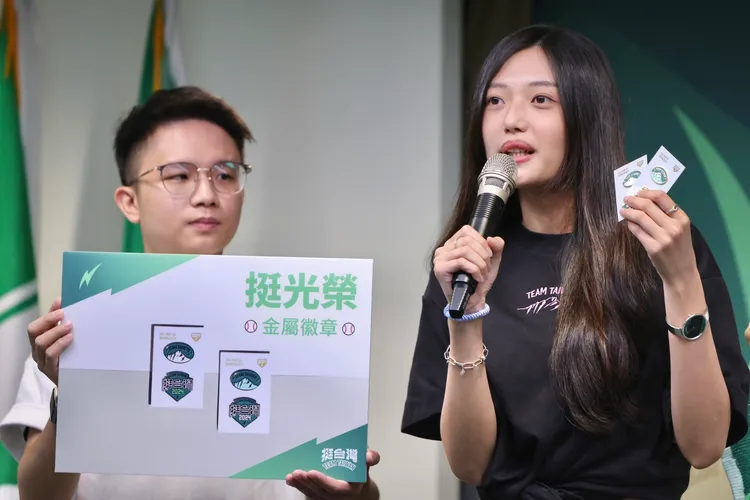 挺台灣徽章。林林攝