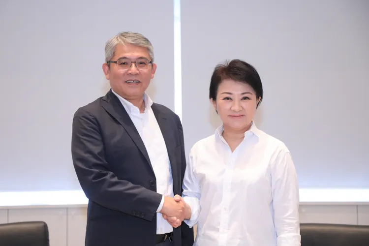 盧秀燕歡迎國慶籌備委員會秘書長花敬群到訪。市府提供