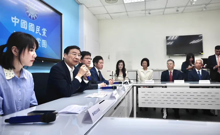 四位被提名人拜會國民黨團，總召曾銘宗盼四位拿出專業與良心，做令人尊敬的大法官。林林攝