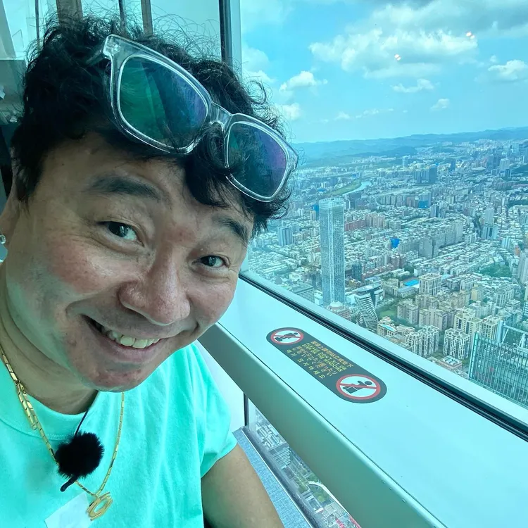 姜元來坐著輪椅來台錄節目。翻攝姜元來IG