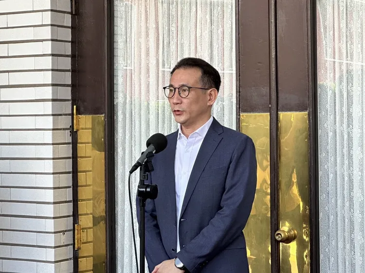 鄭運鵬稱「替馬英九把關」。資料照片，潘袁詩羽攝