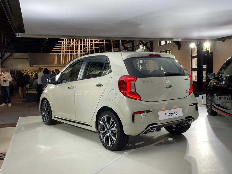 Picanto Latte Edition限量車款，主要是以現行的GT-line車型為基礎，新增專屬車色「牛奶白」及「極光黑」。林浩昇攝