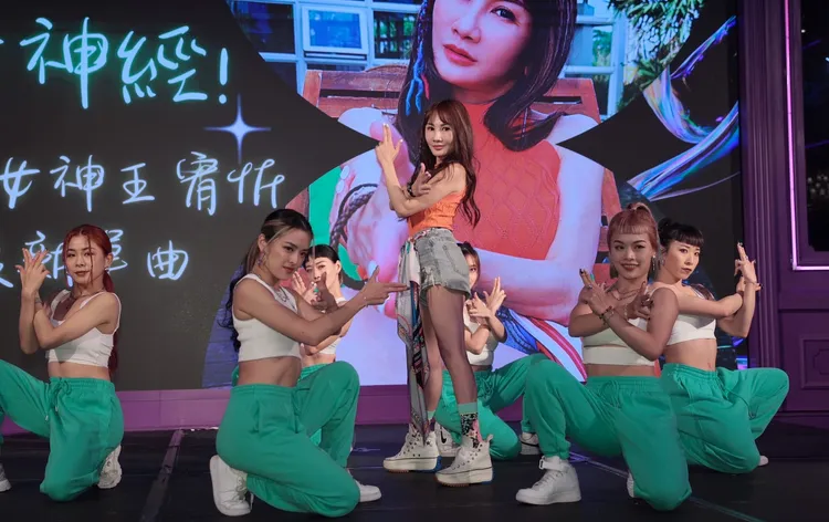 王宥忻唱跳新歌《女神經》。彭欣偉攝