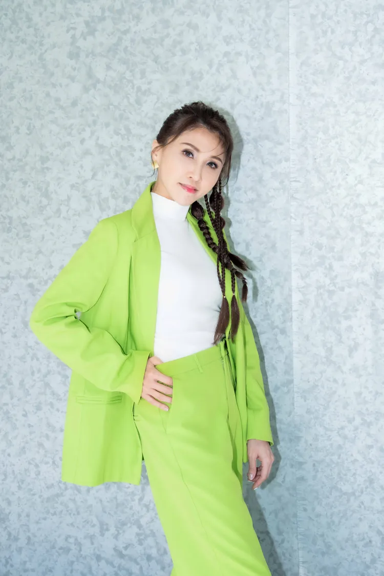 楊惠絜被網友說造型撞衫戴佩妮。音圓唱片提供