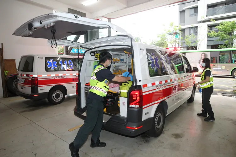 游姓女子經救護車送醫不治。示意圖