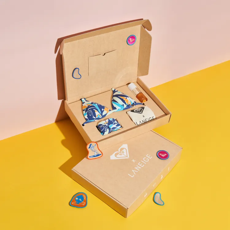 ROXY x 蘭芝橘光海灘聯名禮盒中，擁有台灣限定款波波UP比基尼，搭配蘭芝維他命C淨膚煥白雙精萃以及限定布章手提袋。品牌提供