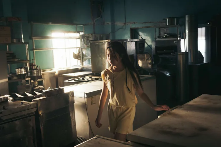 蔡安妍飾演不堪性暴力而離家的青少女。高雄市電影館提供