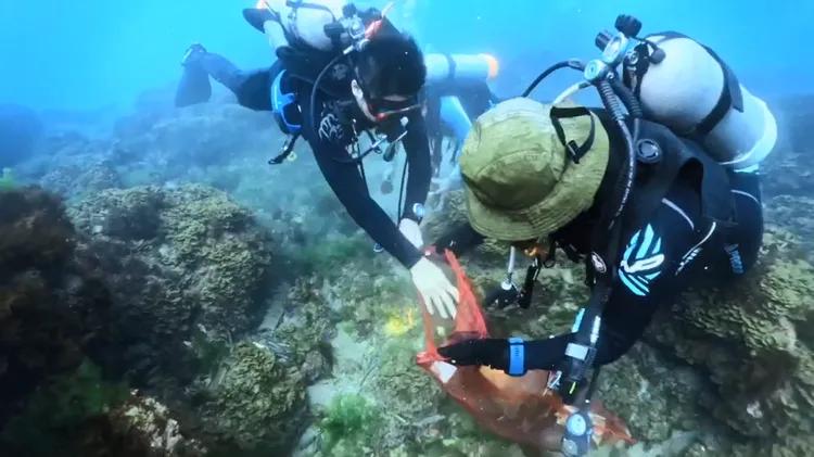 百位潛海戰將齊力清理出548.08公斤海洋廢棄物。翻攝照片