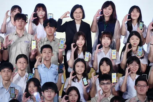 蔡英文鼓勵年輕人勇敢嘗試　藉文化體驗當「正港台灣囡仔」