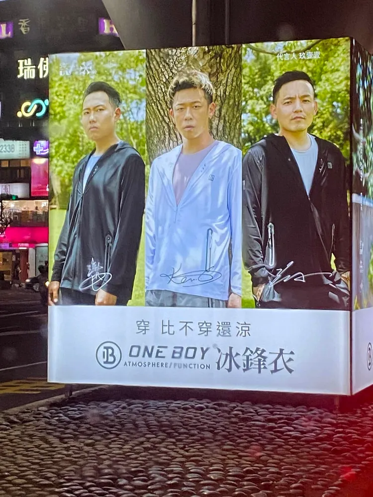 有網友認為左邊的洋蔥照片，形似歌手林宥嘉。翻攝自臉書「爆廢公社二館」