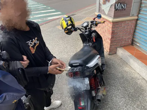 攔檢改裝機車 桃警意外查獲通緝犯