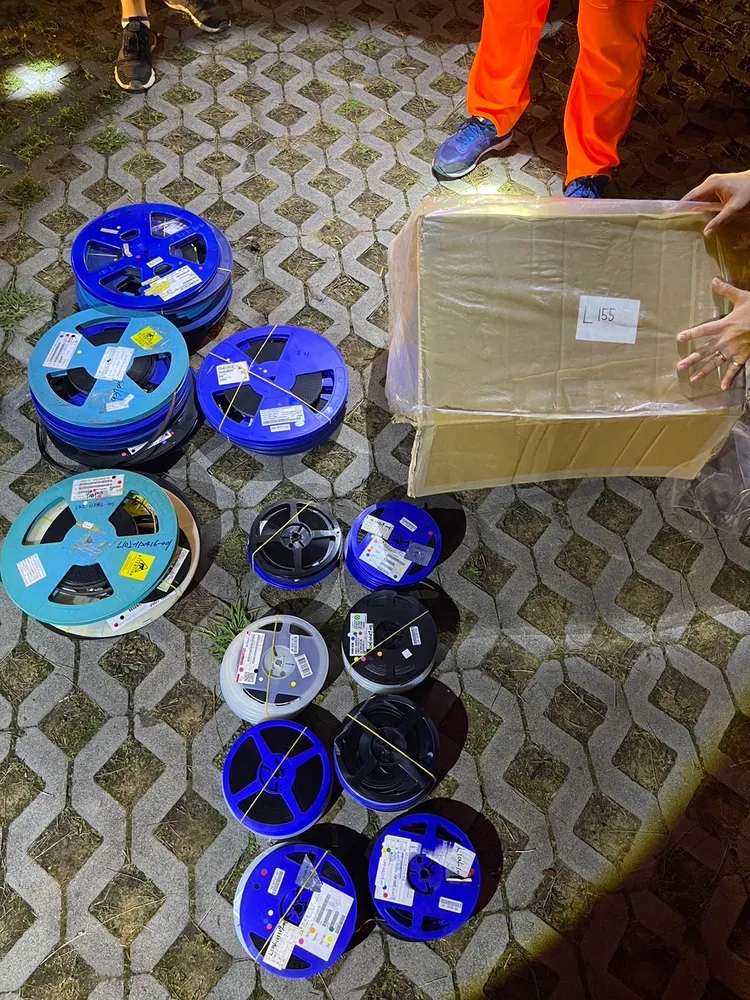 走私的民生物品。翻攝畫面