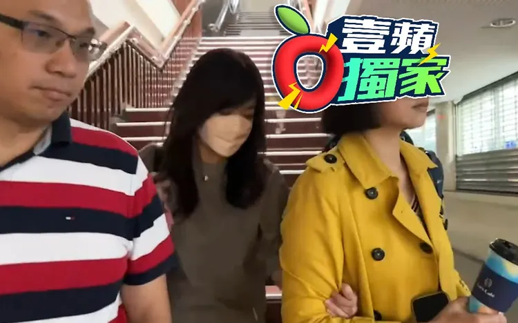 楊女(右二)獲法院裁定釋放。陳彩玲攝