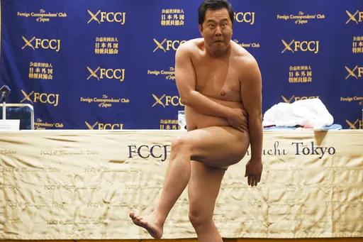 「別擔心，我有穿褲子」　日諧星靠「裸體」揚威英國節目