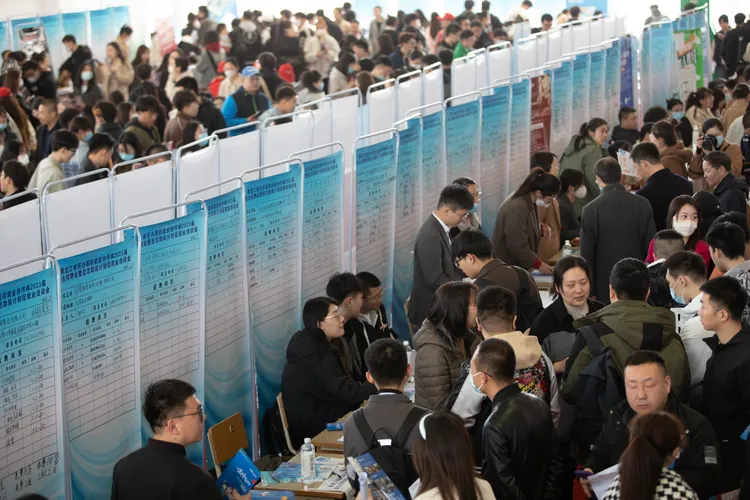黑龍江省上月也為高校畢業生舉辦就業服務。新華社