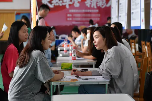 長期失業者「動態清零」!中國河南拚青年就業 網友冷回:把人當成啥了?