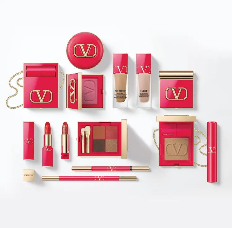 VALENTINO彩妝系列。品牌提供
