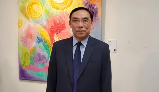 法務部長被爆「im.B翻版」!與吸金犯同框惹議 親上火線喊冤:當調查局長時認識